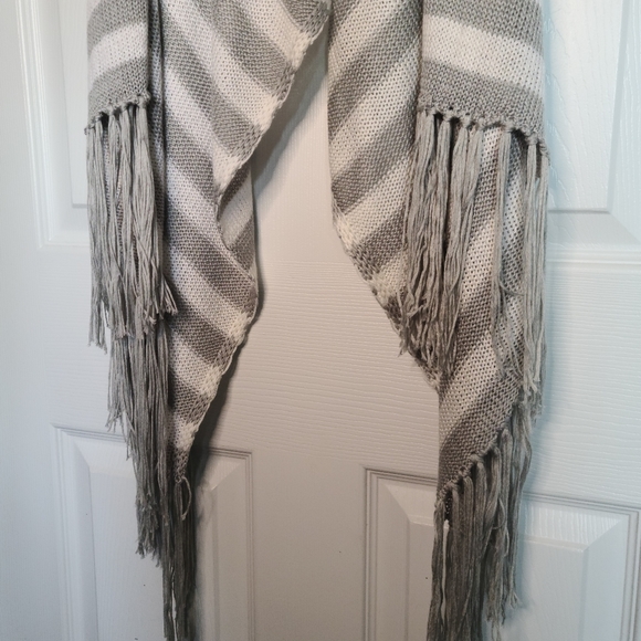 Silvian Heach Long Knit Boho Vest OS - Picture 5 of 9
